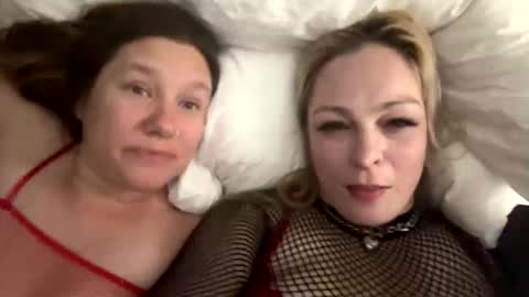 Snapshot of kay_la chatting on 10.16.25 kay_la online show from 10.16.25