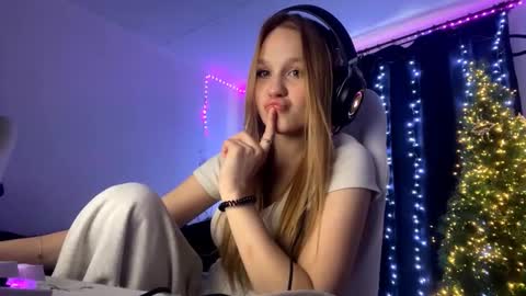 Snapshot of kayceefroehner chatting on 01.07.26 Amia online show from 01.07.26