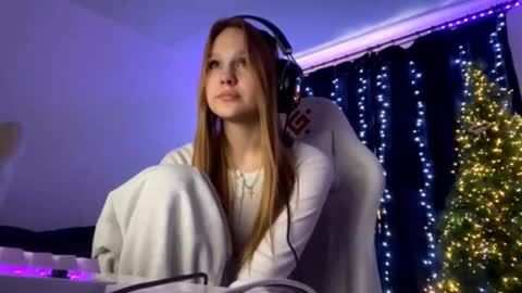 Snapshot of kayceefroehner chatting on 01.08.26 Amia online show from 01.08.26