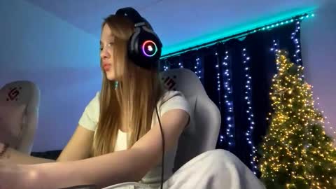 Snapshot of kayceefroehner chatting on 01.10.26 Amia online show from 01.10.26