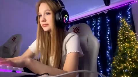 Snapshot of kayceefroehner chatting on 01.13.26 Amia online show from 01.13.26