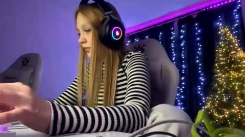 Snapshot of kayceefroehner chatting on 01.14.26 Amia online show from 01.14.26