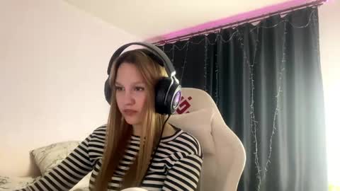 Snapshot of kayceefroehner chatting on 05.01.26 Amia online show from 05.01.26