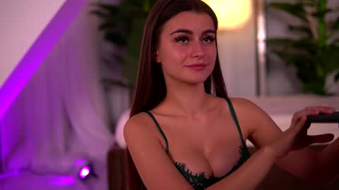 Snapshot of kaylabray chatting on 10.31.25 kaylabray online show from 10.31.25