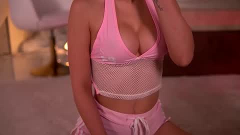 Snapshot of kaylabray chatting on 11.19.25 kaylabray online show from 11.19.25