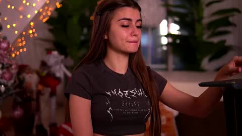 Snapshot of kaylabray chatting on 12.15.25 kaylabray online show from 12.15.25