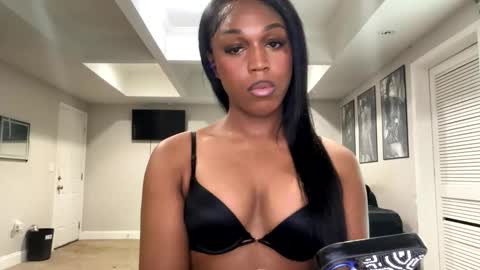 Snapshot of kaylagalaore chatting on 04.21.26 kaylagalaore online show from 04.21.26