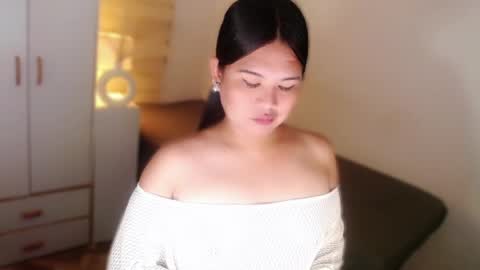 Snapshot of kayleepinay chatting on 06.15.26 Y O U R F U T U R E K A Y L E E online show from 06.15.26
