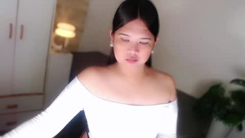 Snapshot of kayleepinay chatting on 06.19.26 Y O U R F U T U R E K A Y L E E online show from 06.19.26
