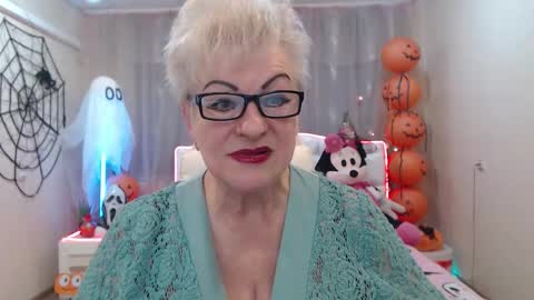 kaylesmoll online show from 10.18.25