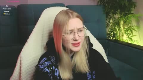 Snapshot of kebesheska chatting on 04.10.26 Seb Polly Roxy Jonny online show from 04.10.26