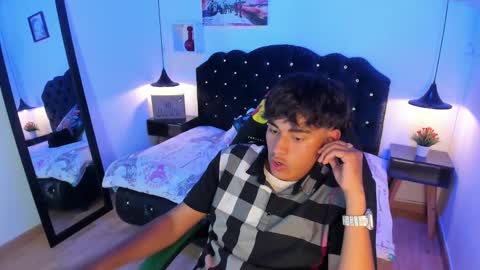 Snapshot of keevin_cross_ chatting on 03.07.25 Keevin online show from 03.07.25