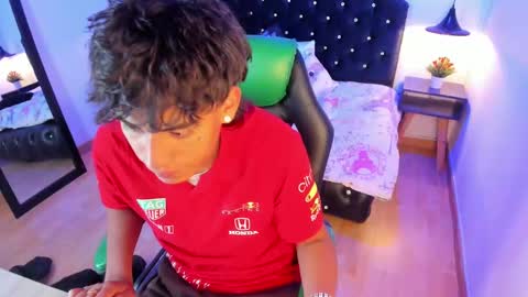 Snapshot of keevin_cross_ chatting on 03.08.25 Keevin online show from 03.08.25