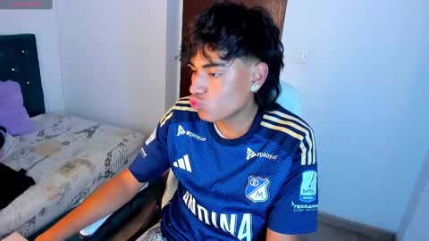 Snapshot of keevin_cross_ chatting on 03.09.25 Keevin online show from 03.09.25