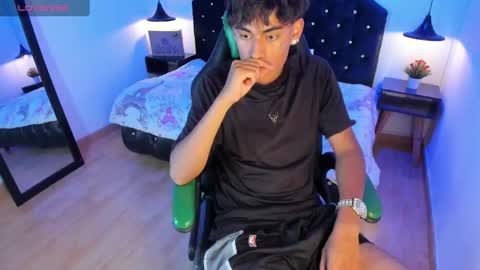 Snapshot of keevin_cross_ chatting on 03.10.25 Keevin online show from 03.10.25