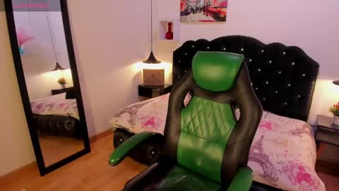 Snapshot of keevin_cross_ chatting on 03.11.25 Keevin online show from 03.11.25