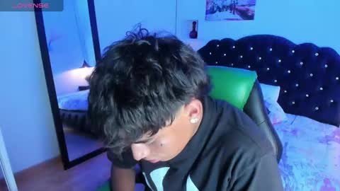 Snapshot of keevin_cross_ chatting on 03.11.25 Keevin online show from 03.11.25