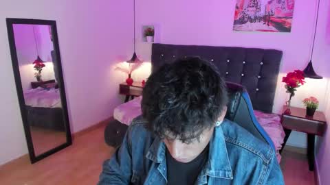 Snapshot of keevin_cross_ chatting on 10.01.25 Keevin online show from 10.01.25