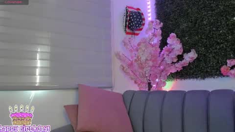 Snapshot of keila_loll chatting on 05.19.26 naty online show from 05.19.26