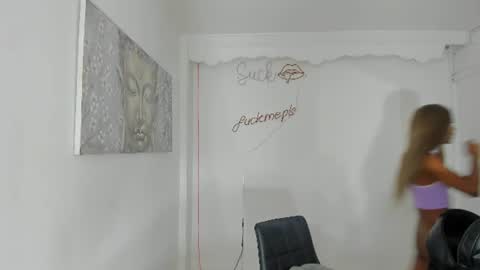 Snapshot of keila_mendoza chatting on 06.30.26 Keila online show from 06.30.26
