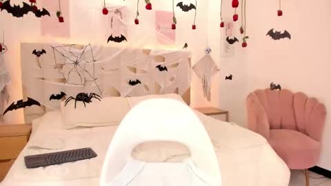 Snapshot of keily_se chatting on 10.16.25 Amy Azaela  online show from 10.16.25