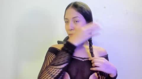 keiry_gonzalez23_aws online show from 10.02.25