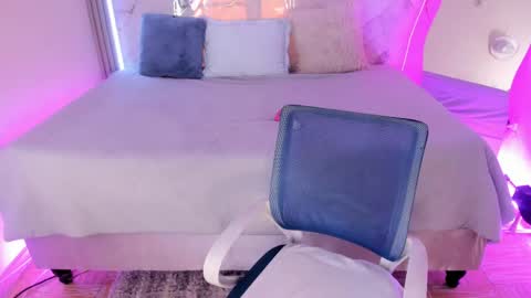 Keisy  online show from 04.21.26