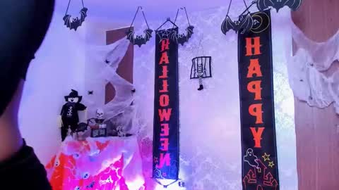 kelly__thomson online show from 10.26.25