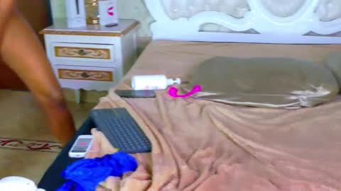 Snapshot of kelly_swift chatting on 02.20.26 kelly_swift online show from 02.20.26