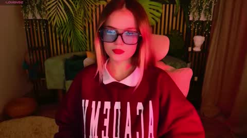 Snapshot of kellyhayden chatting on 12.01.25 Kelly online show from 12.01.25