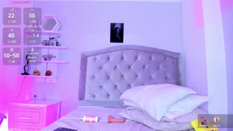 kellyMillian  online show from 12.07.24