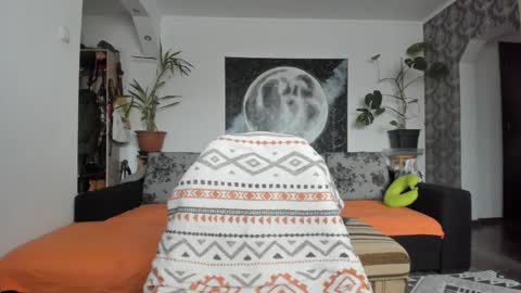 Monday - Friday  08 am - 3 pm GMT 3 online show from 02.15.25