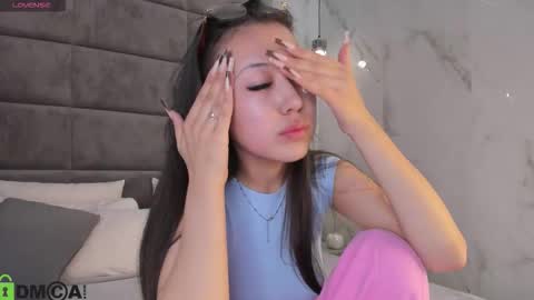 kellyy_bern online show from 10.12.25