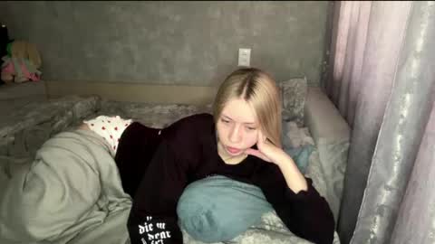 Mia online show from 05.04.26