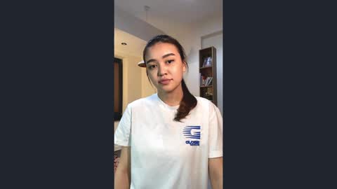 Snapshot of kelsiefeger chatting on 04.15.26 Luna online show from 04.15.26