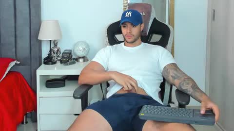 Snapshot of ken_mailik chatting on 06.26.26 ken_mailik online show from 06.26.26