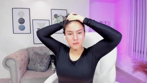 Kendall Jenner online show from 01.05.25