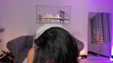 Kendall Jenner online show from 01.16.25
