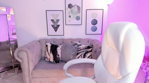 Kendall Jenner online show from 01.23.25