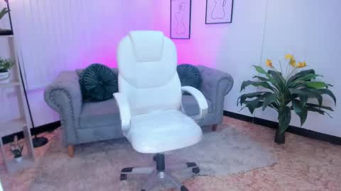 Kendall Jenner online show from 02.26.25