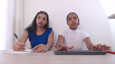 Snapshot of kendaall_sweet chatting on 12.02.24 Kendall online show from 12.02.24