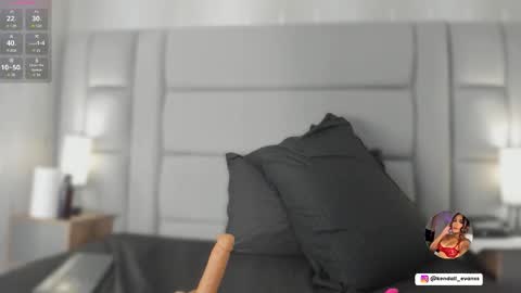 kendall_evanss_ online show from 02.15.26