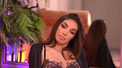 Kendal online show from 12.15.25