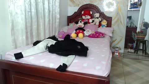 kendall  online show from 10.04.25