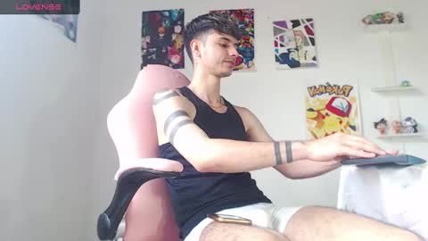 Snapshot of kendall_ros chatting on 01.06.25 kendall ross online show from 01.06.25