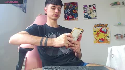 Snapshot of kendall_ros chatting on 02.18.25 kendall ross online show from 02.18.25