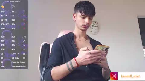 Snapshot of kendall_ros chatting on 09.24.25 kendall ross online show from 09.24.25