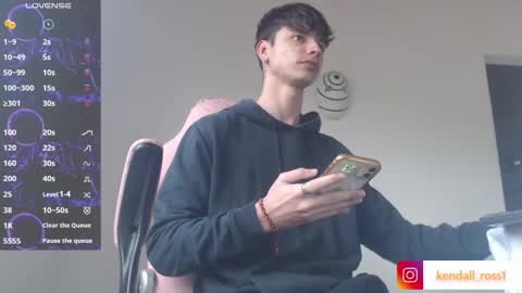 Snapshot of kendall_ros chatting on 10.26.25 kendall ross online show from 10.26.25