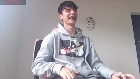 Snapshot of kendall_ros chatting on 10.27.25 kendall ross online show from 10.27.25