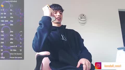 Snapshot of kendall_ros chatting on 10.31.25 kendall ross online show from 10.31.25